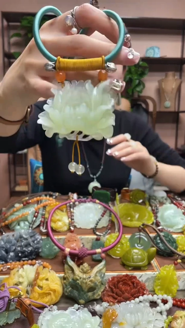 未镶嵌岫玉吊坠·