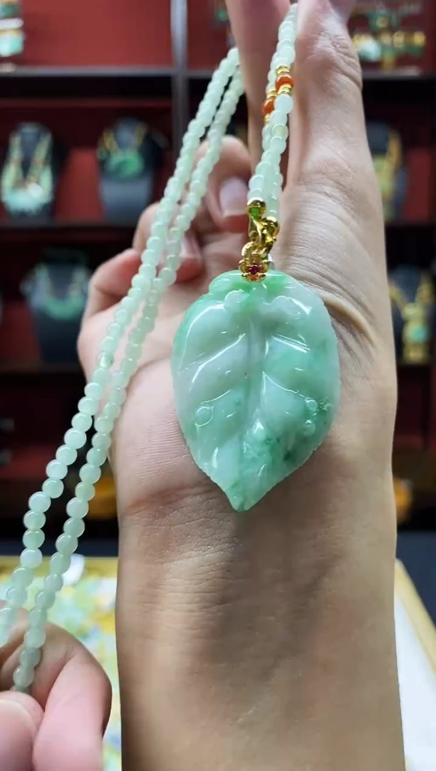 颈饰未镶嵌翡翠吊坠