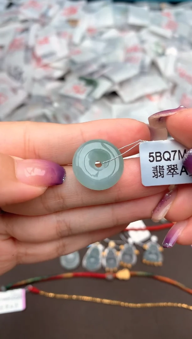 未镶嵌挂件翡翠—
