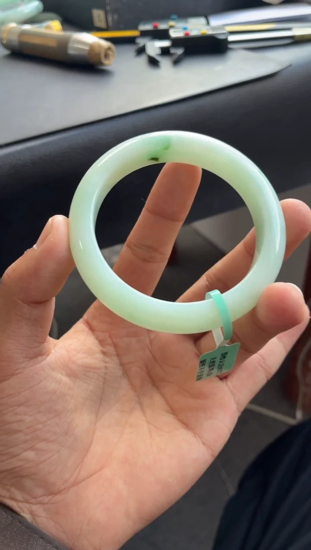 未镶嵌手镯翡翠清新款葡萄肉底  26号  56-57圈口