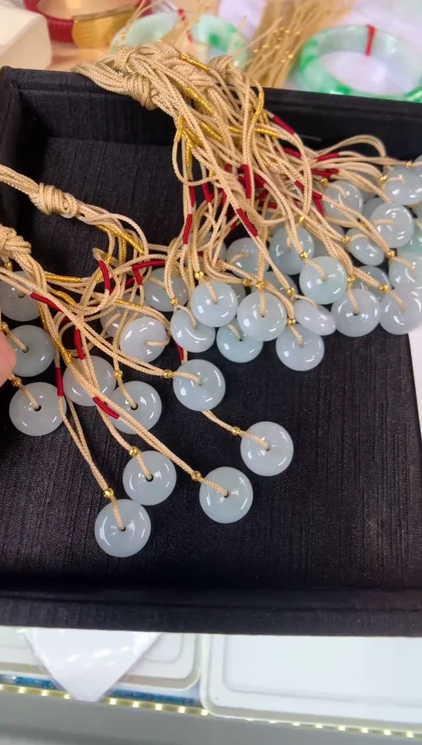 翡翠未镶嵌颈饰平安扣 多样性发其一105070