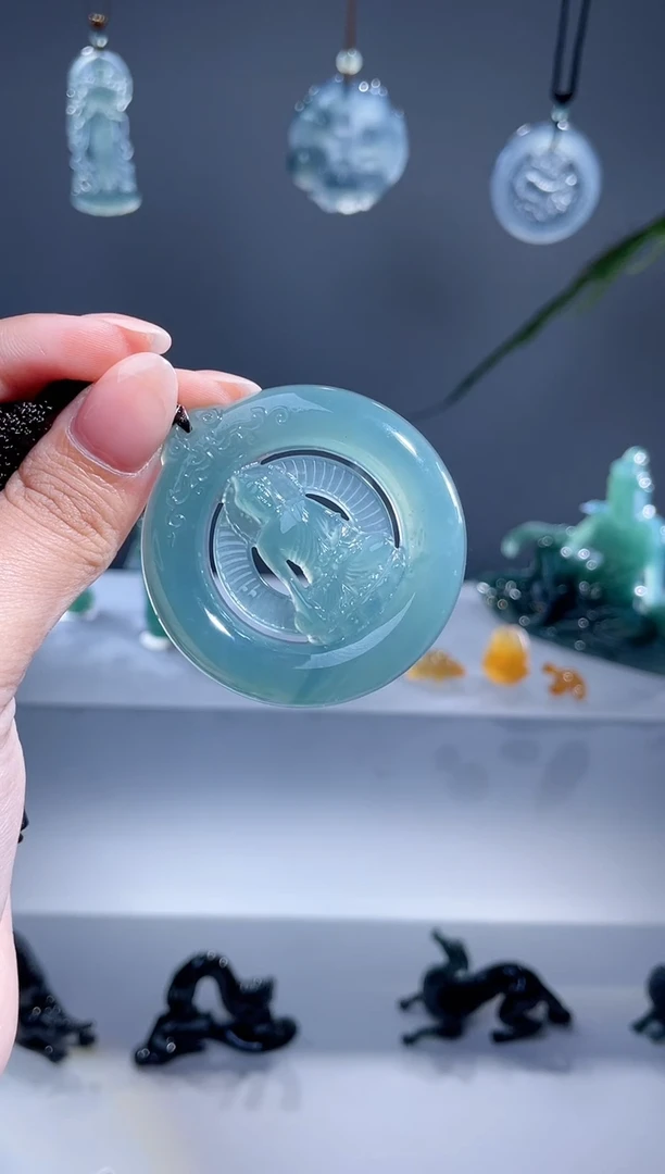 翡翠未镶嵌颈饰佛牌