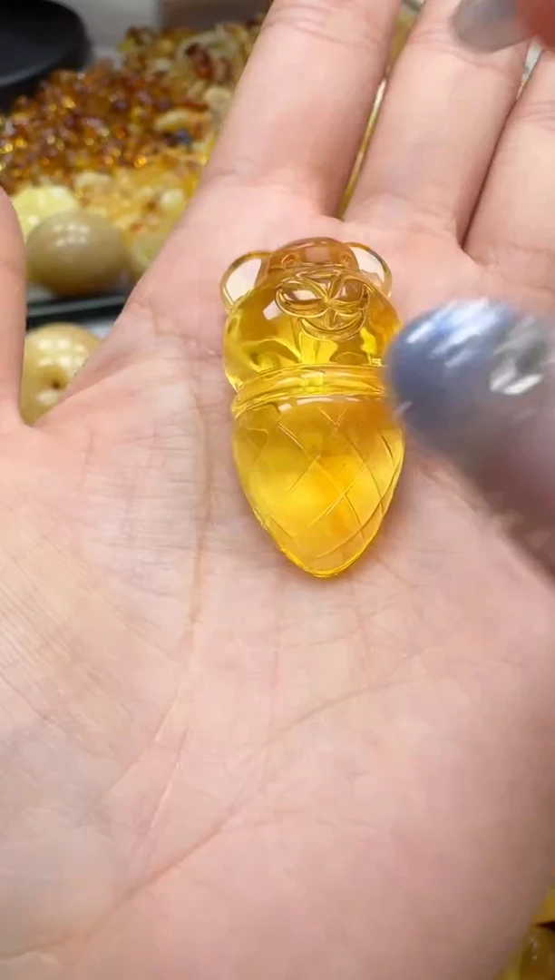 裸石琥珀未镶嵌如图