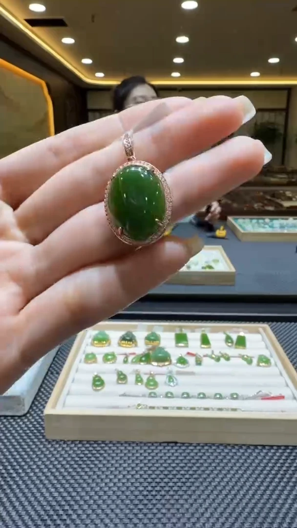 颈饰未镶嵌和田玉挂件