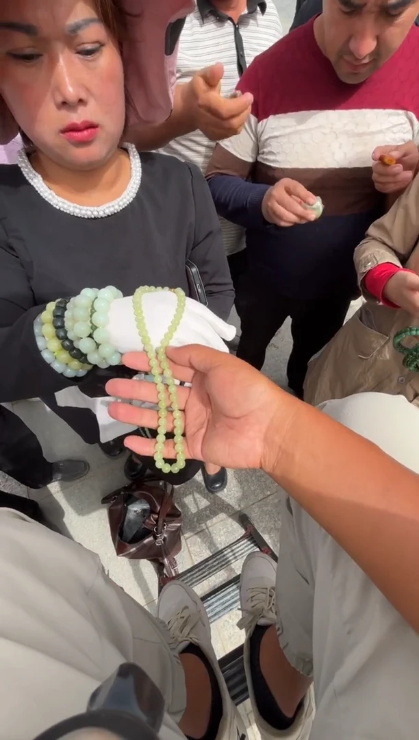 未镶嵌和田玉（糖玉）挂件和田玉