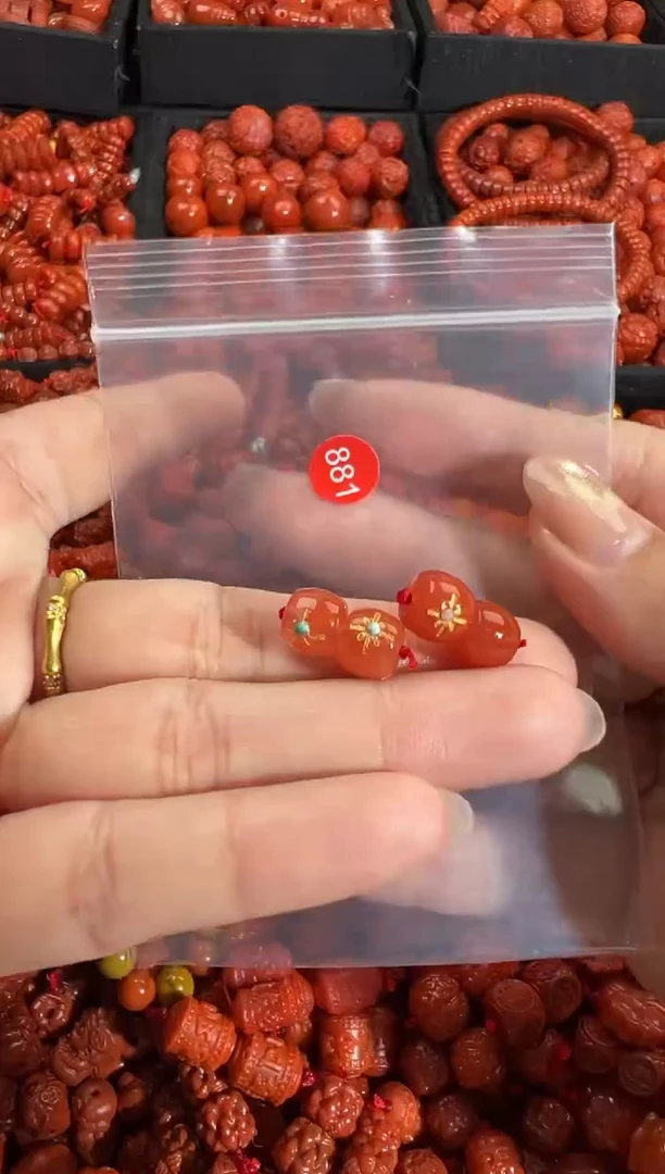 南红玛瑙未镶嵌颈饰1