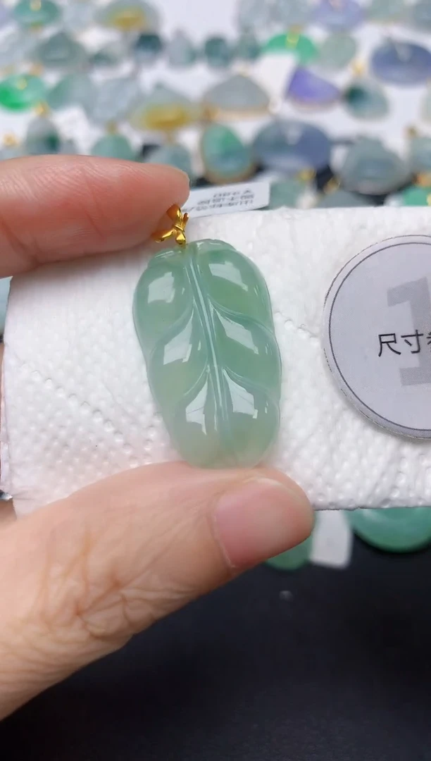 翡翠18K金镶嵌颈饰天然缅甸A货翡翠