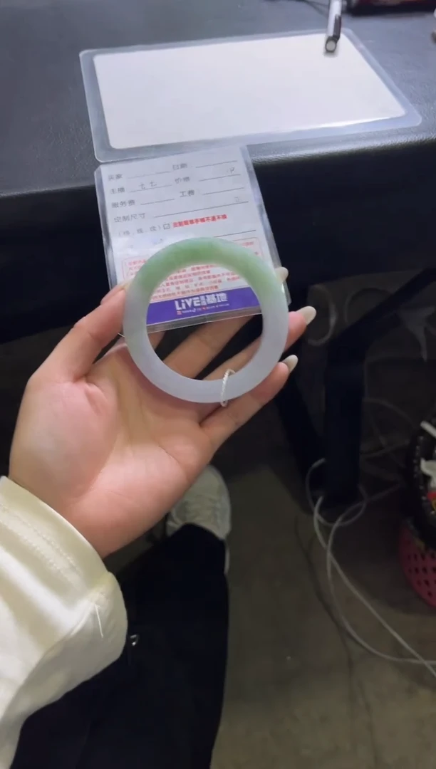 未镶嵌手镯定制翡翠阿*手镯