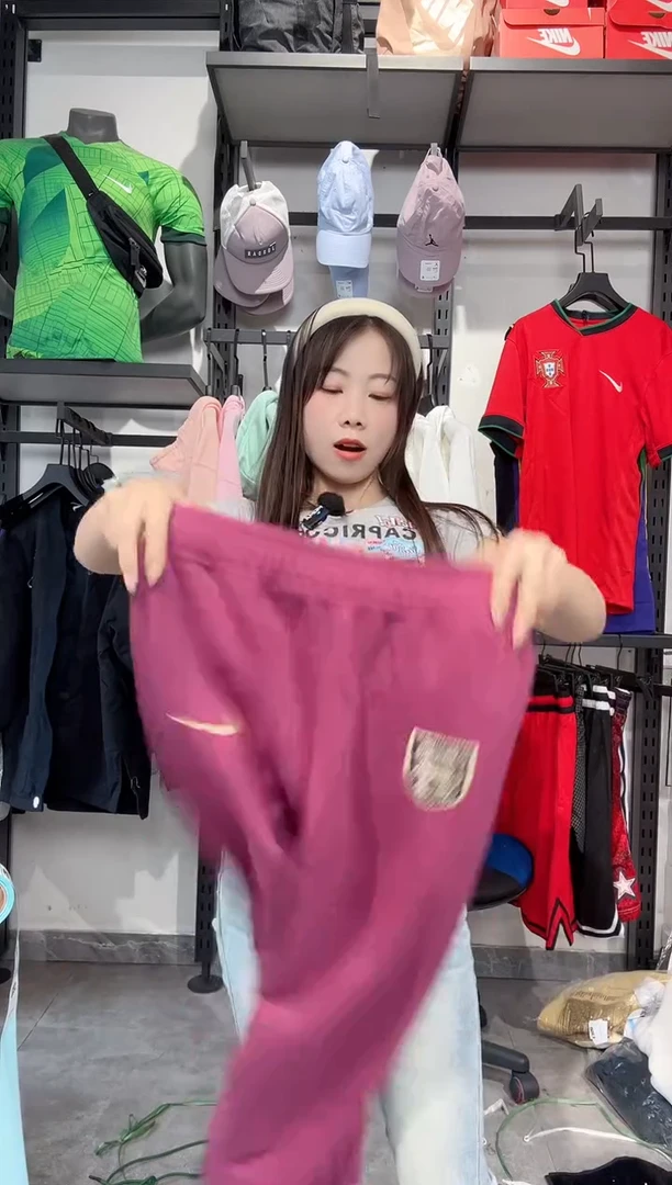 1523   编码 瑕疵款直播间过款为准 尺码 140