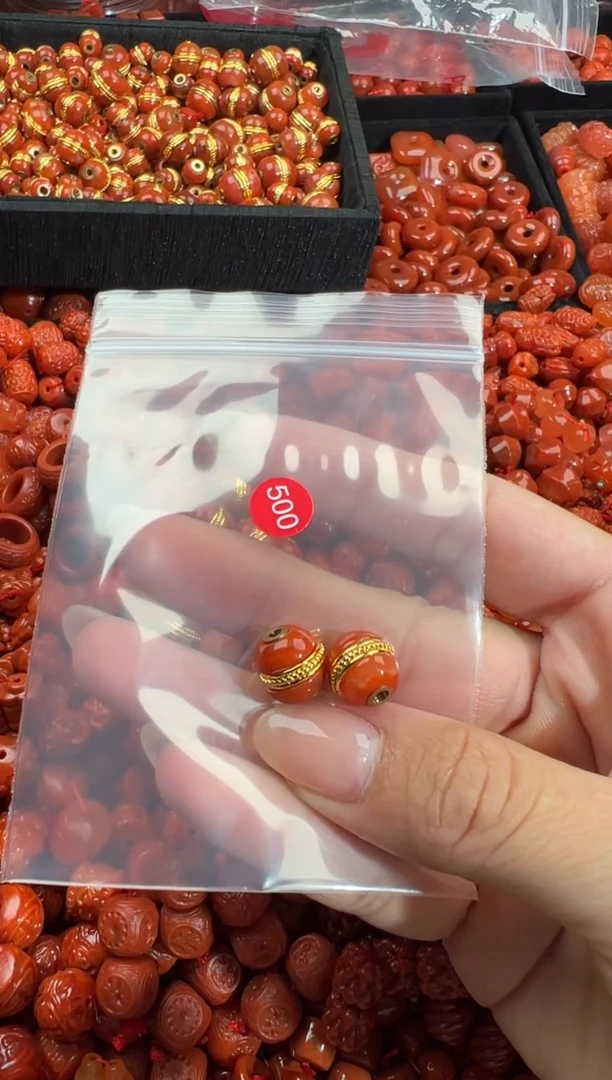 南红玛瑙未镶嵌颈饰1