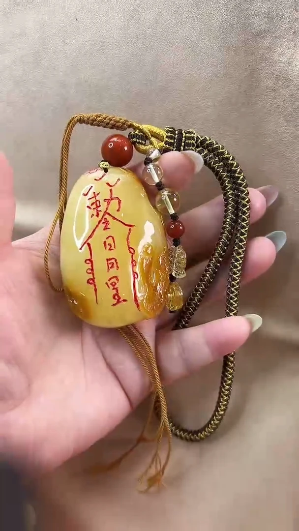 未镶嵌颈饰琥珀吊坠