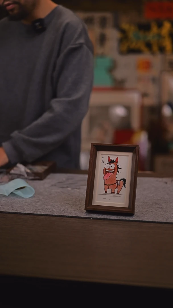 【闪购商品】书法537 午马 6寸桌摆 彩虹老师