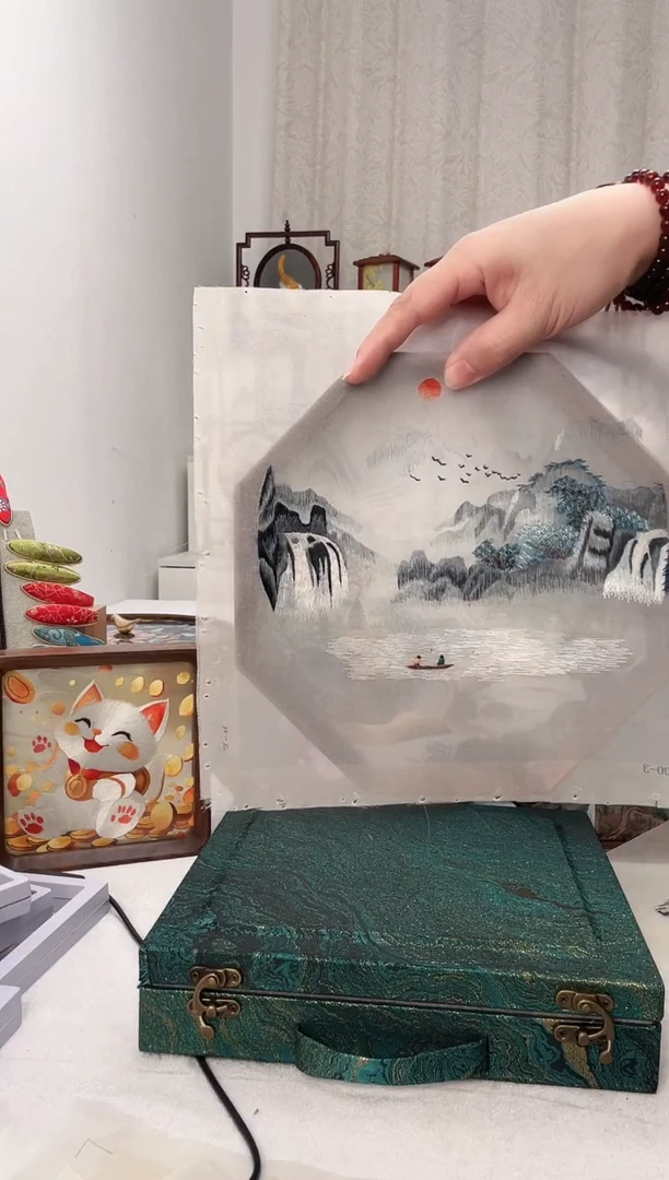 扇子苏绣作品手工摆台