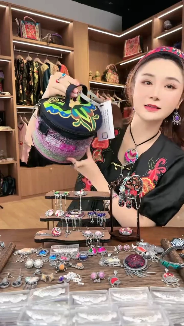 【闪购商品】织绣L501黔东南苗族刺绣