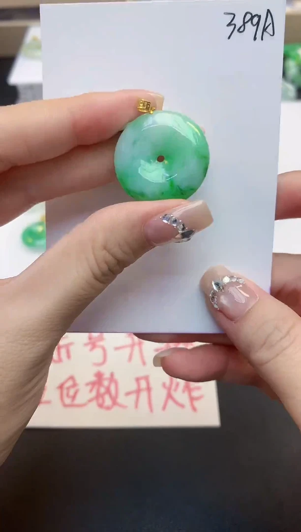 颈饰18K金镶嵌翡翠天然缅甸a货翡翠
