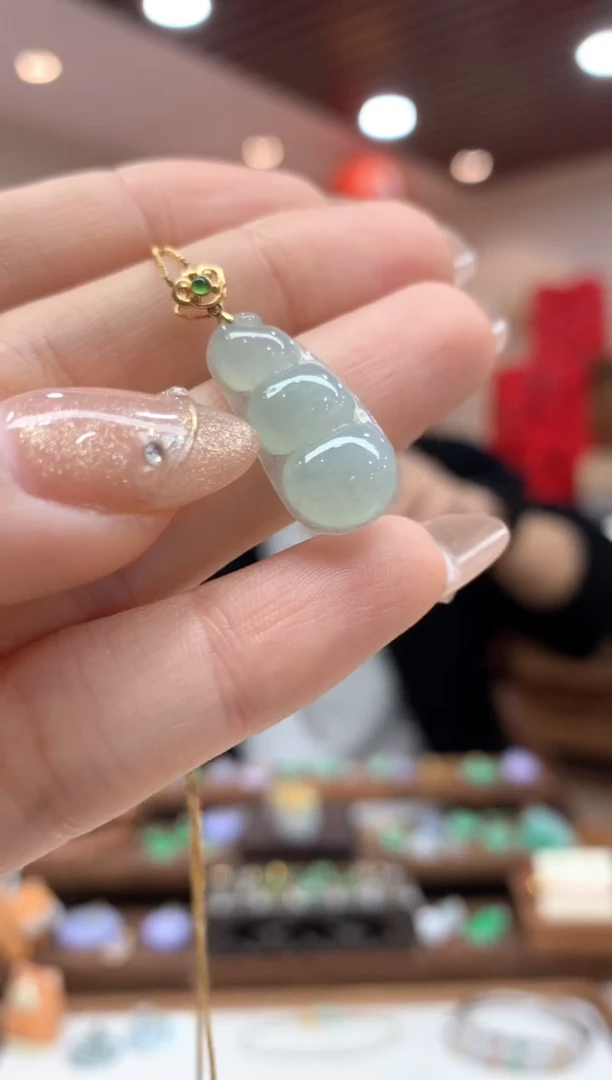 【闪购商品】翡翠吊坠(不含链)18K金镶嵌豆子
