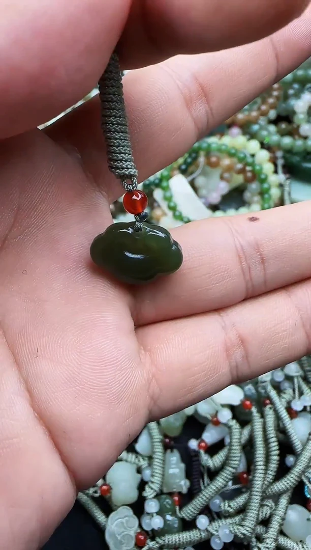 和田玉未镶嵌颈饰拍一发一