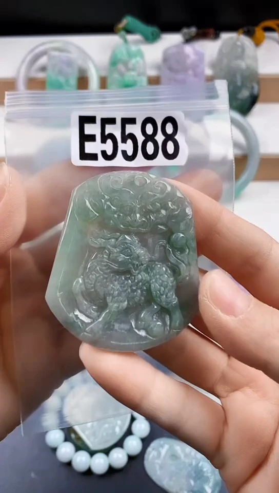 颈饰未镶嵌翡翠天然翡翠吊坠挂件