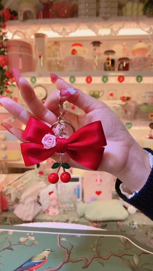 开播福利，仅剩一件！钥匙扣红色