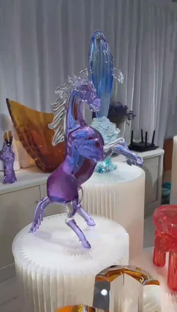 摆件CS0103039紫罗兰跃姿战马