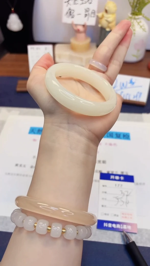 【闪购商品】石英质玉手镯未镶嵌177-玉兰白-圈口55