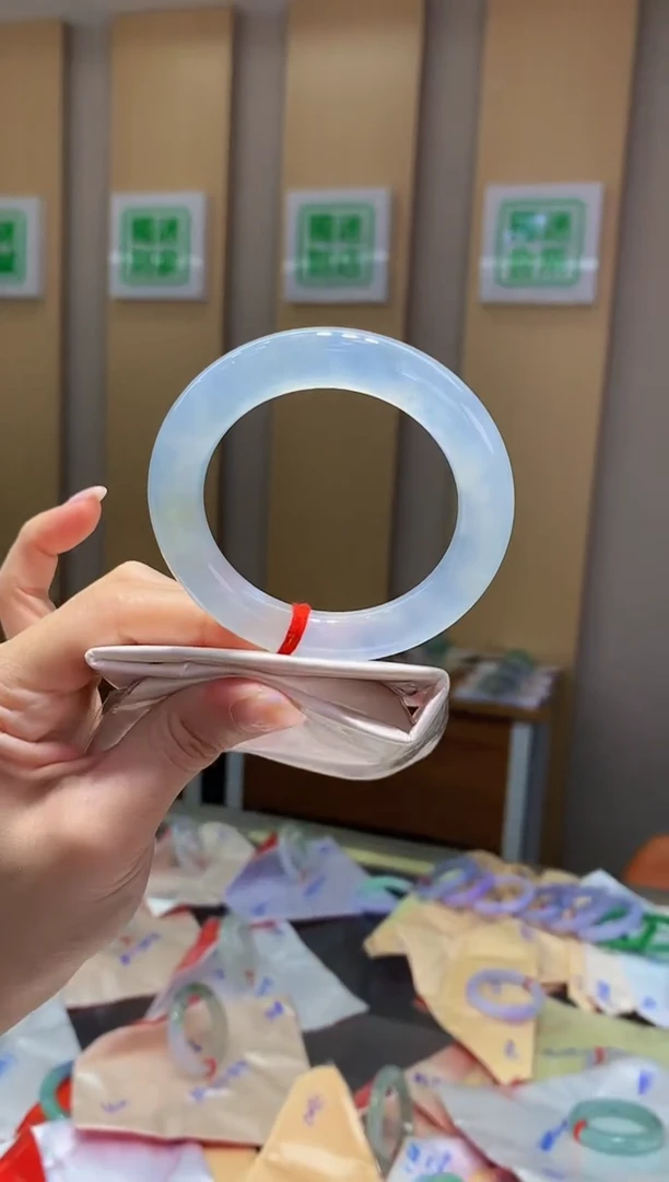 翡翠手镯未镶嵌-Q63圈口51.3