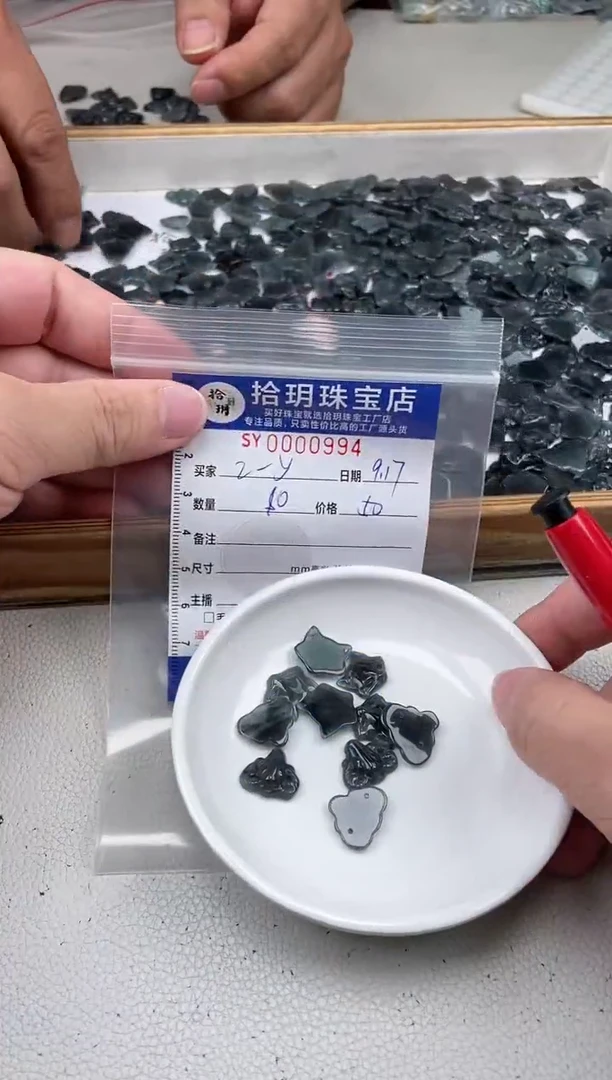 散珠翡翠Z**y翡翠面具雕刻件994