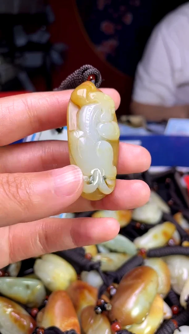 和田玉未镶嵌颈饰1