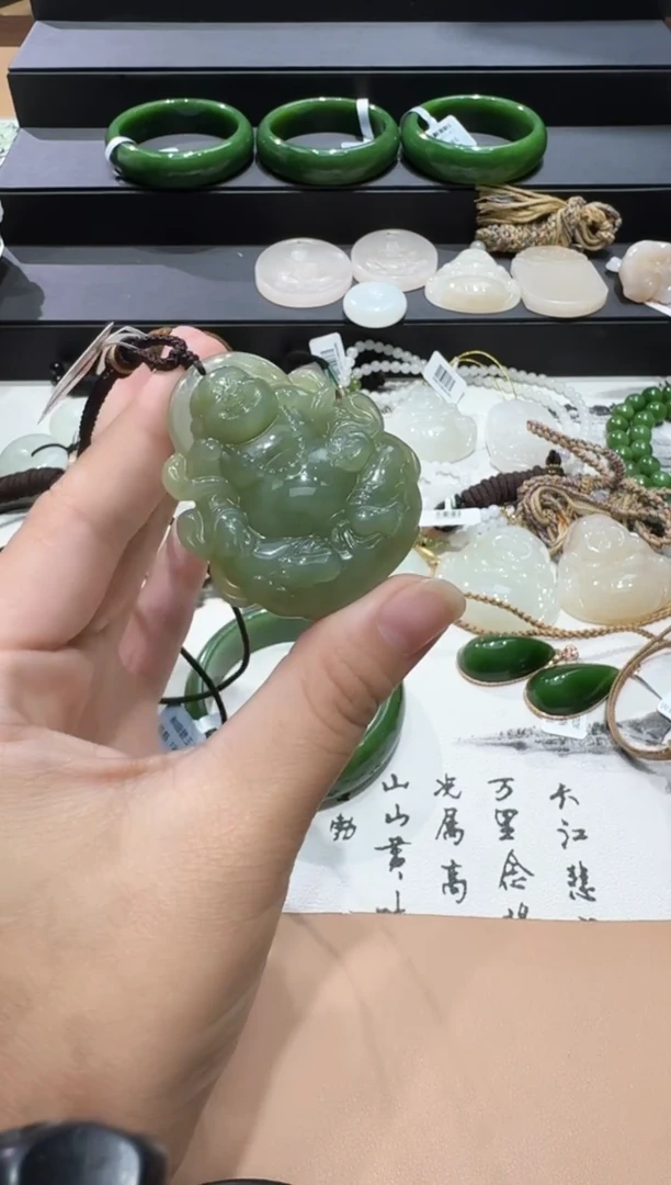 吊坠(赠链)未镶嵌和田玉佛公