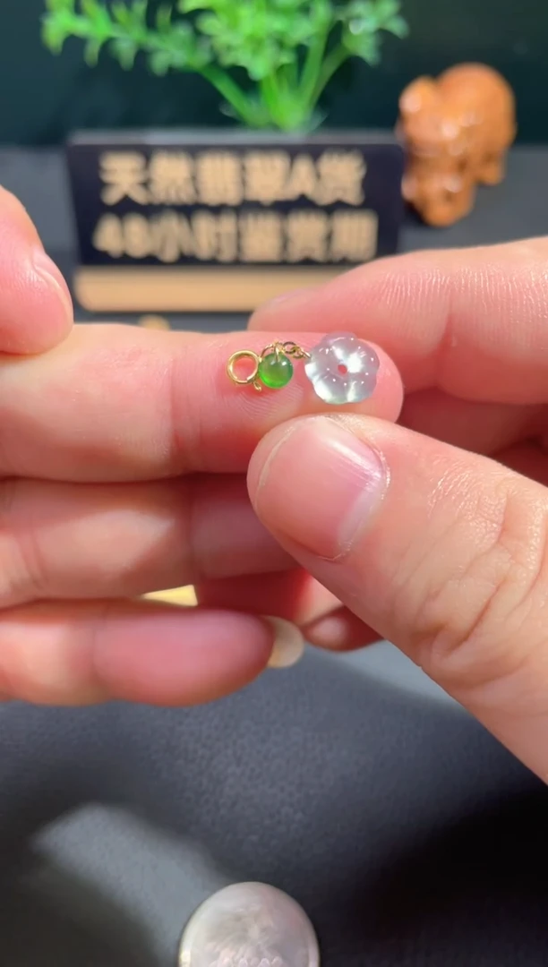 颈饰18K金镶嵌翡翠翡翠