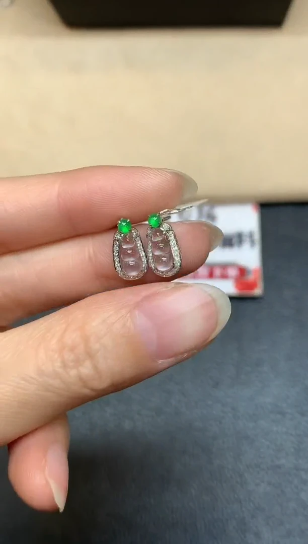 18K金镶嵌翡翠耳饰【无鉴赏期】