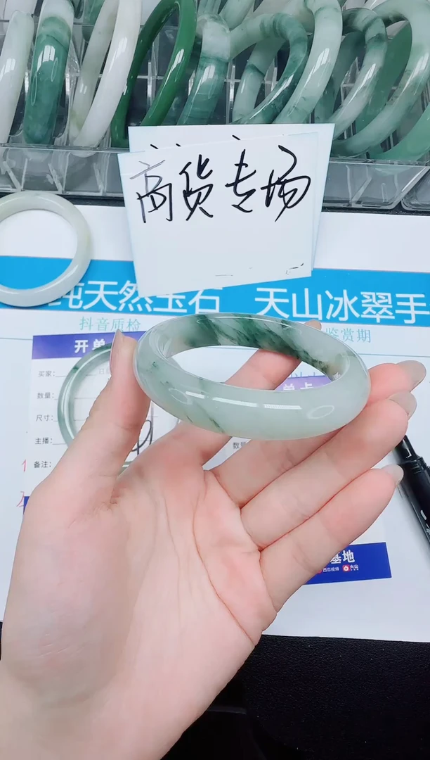 未镶嵌手镯石英质玉282-52.3