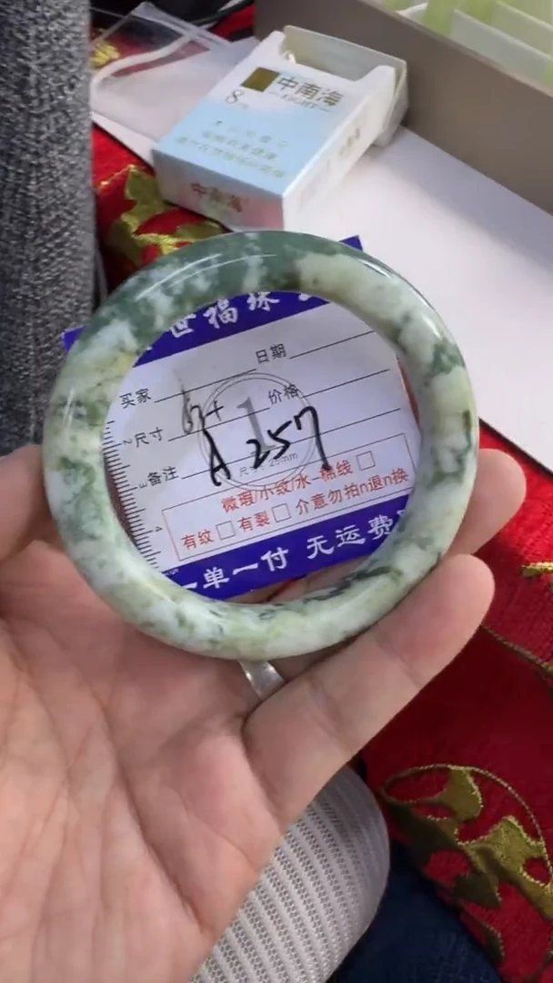 未镶嵌蛇纹石玉手镯1
