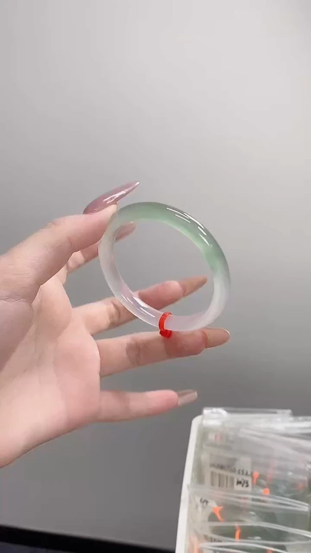 手镯玛瑙/玉髓未镶嵌51-52窄条半山水