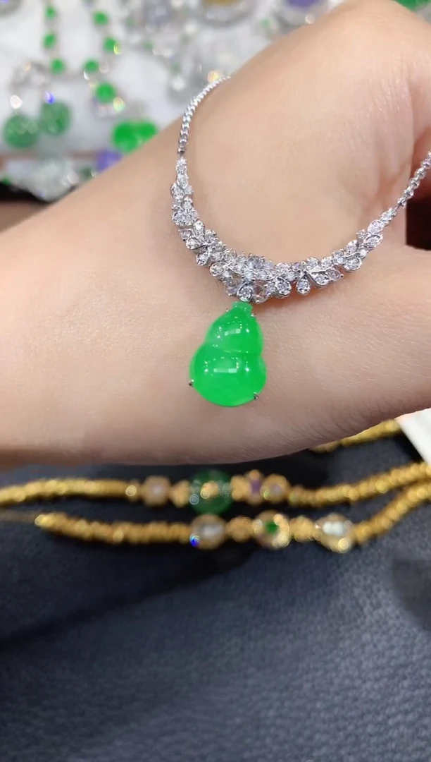 套链18K金镶嵌翡翠A130