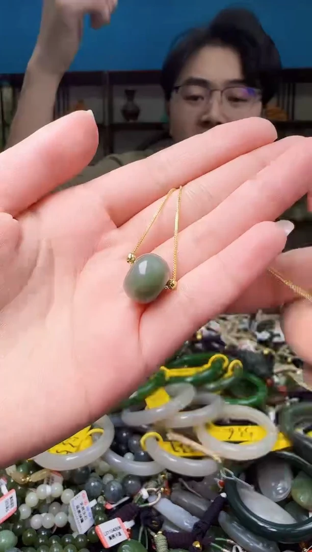 颈饰未镶嵌和田玉1