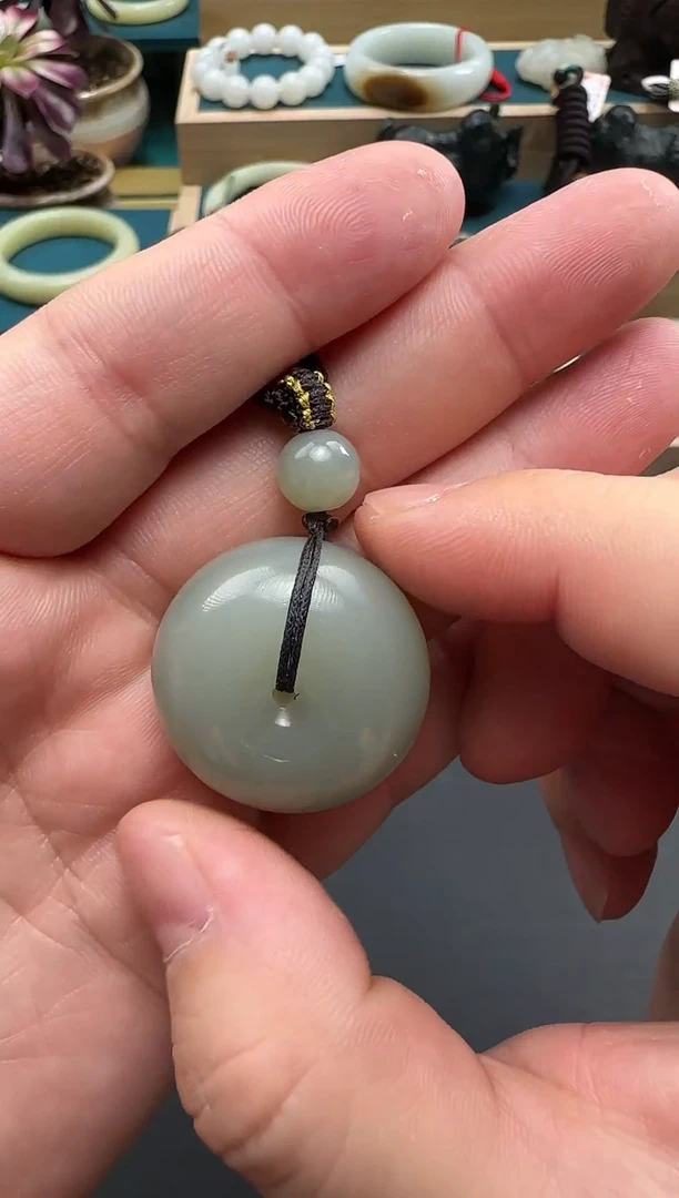 颈饰未镶嵌和田玉且末平安扣