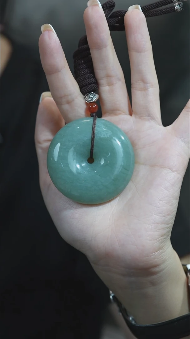 岫玉未镶嵌颈饰平安扣