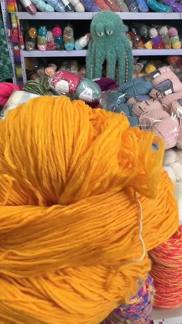 羊毛羊毛加山羊绒金黄色0.9斤