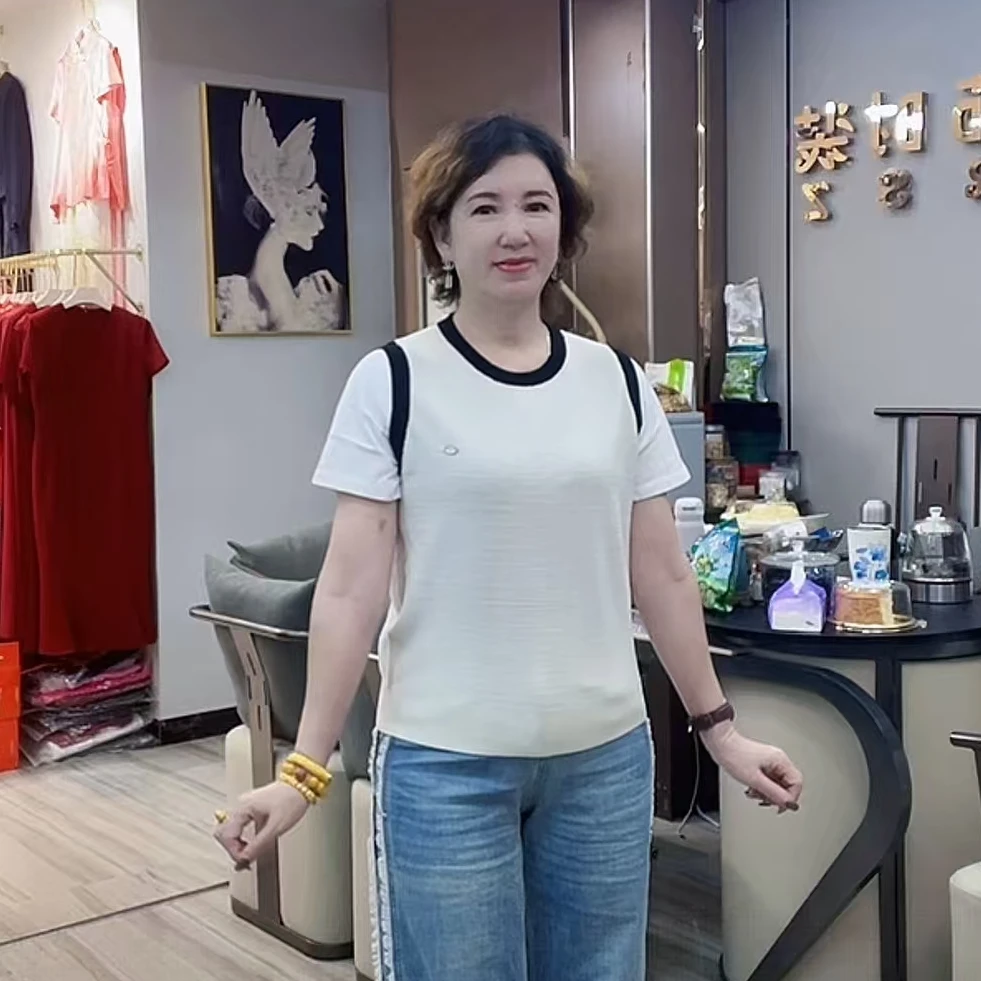 茹茹时装黑领米白针织短袖