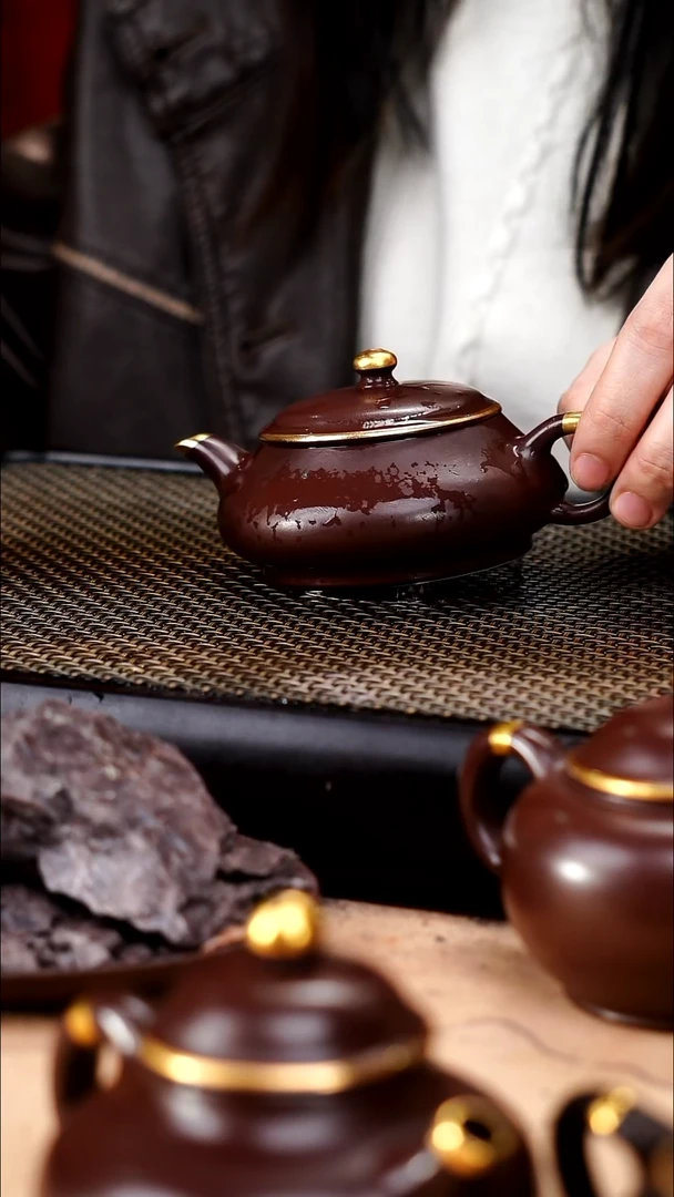 茶壶紫砂四号井茄皮紫泥描金薄胎明炉150cc