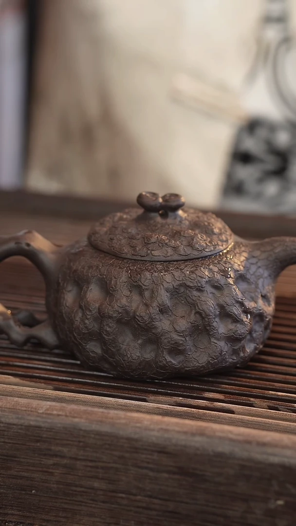 茶壶紫砂供春 黑金砂 270cc