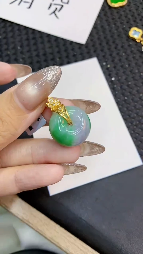 颈饰未镶嵌翡翠1