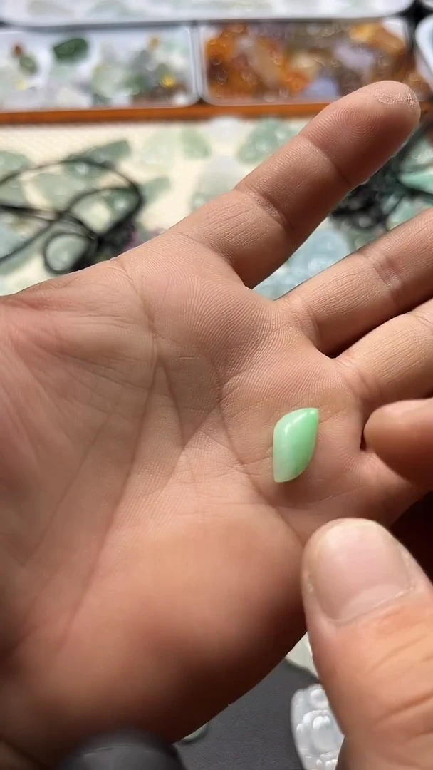 颈饰未镶嵌翡翠福瓜