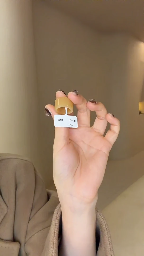 未镶嵌戒指和田玉10码糖白