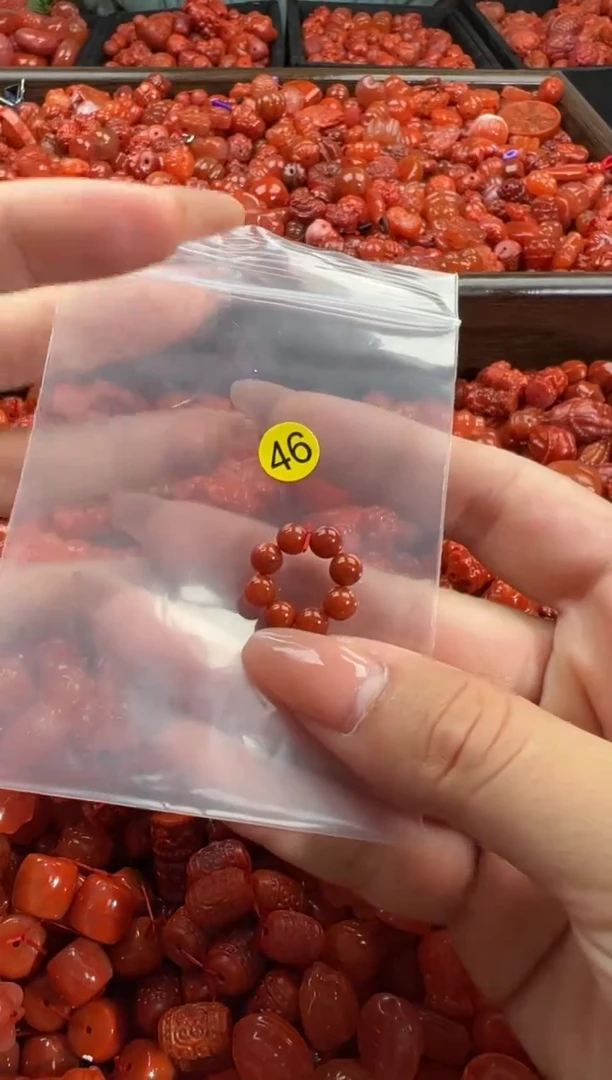 南红玛瑙未镶嵌颈饰1