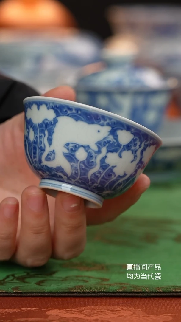 源明青忆暗刻鱼藻纹