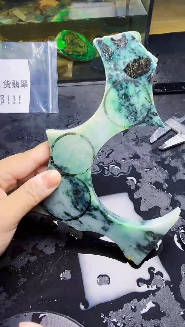 未镶嵌挂件翡翠在****人天然翡翠083