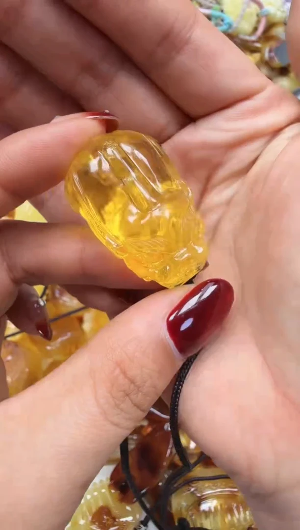 裸石琥珀未镶嵌如图