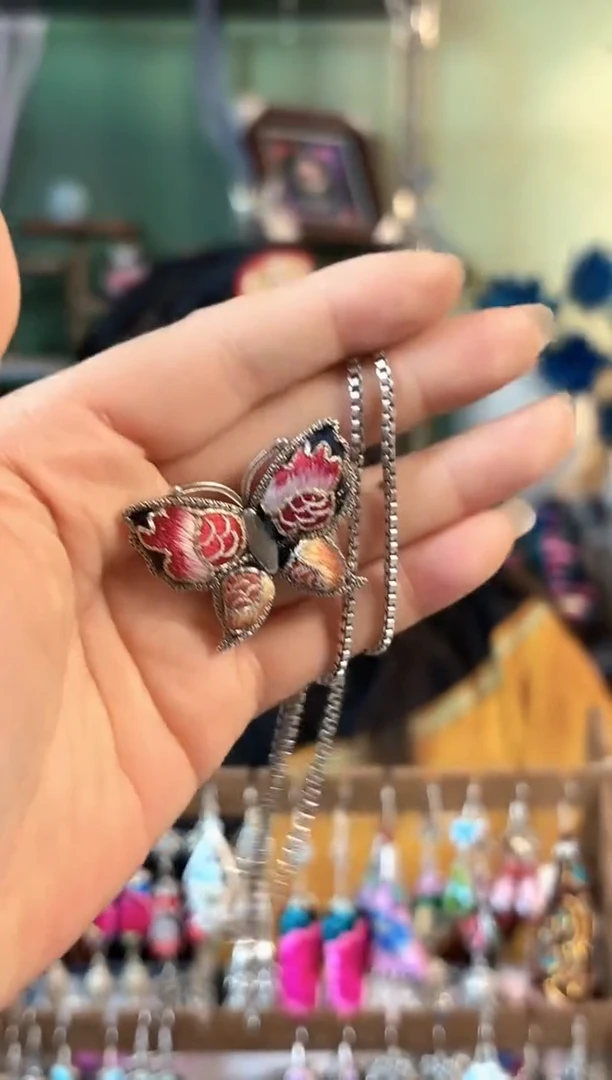 彩云南阁非遗老绣饰品668*